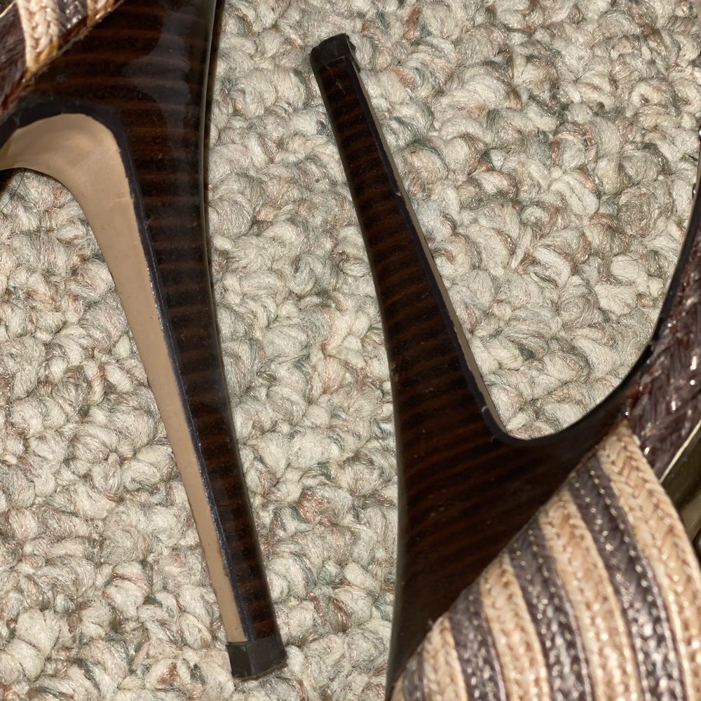 Platform Heel With Unique Design Pattern. - image 4